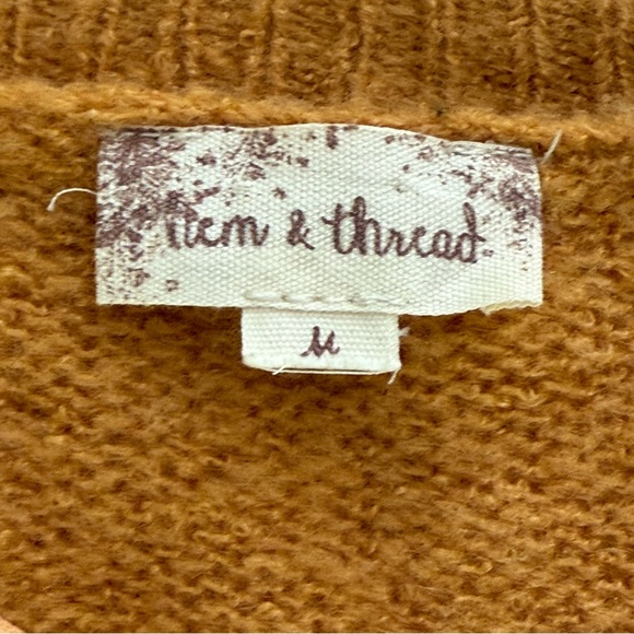 Hem & Thread Boho Scalloped‎ Loose Knit V-Neck Sweater Gold Medium - Picture 4 of 10